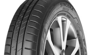 Opona samochodowa Falken Sincera SN110 z felgą.