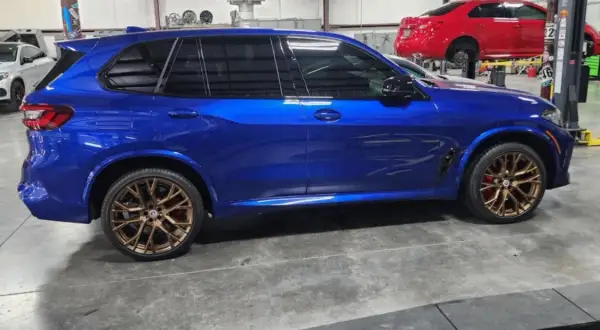 Niebieskie auto jaki kolor felg - wybierz idealne felgi do swojego auta
