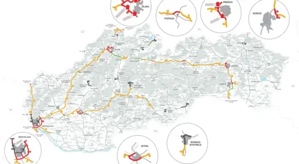 Mapa Słowacji z zaznaczonymi płatnymi autostradami i węzłami drogowymi. Widoczne są główne miasta jak Bratysława, Żylina, Koszyce.