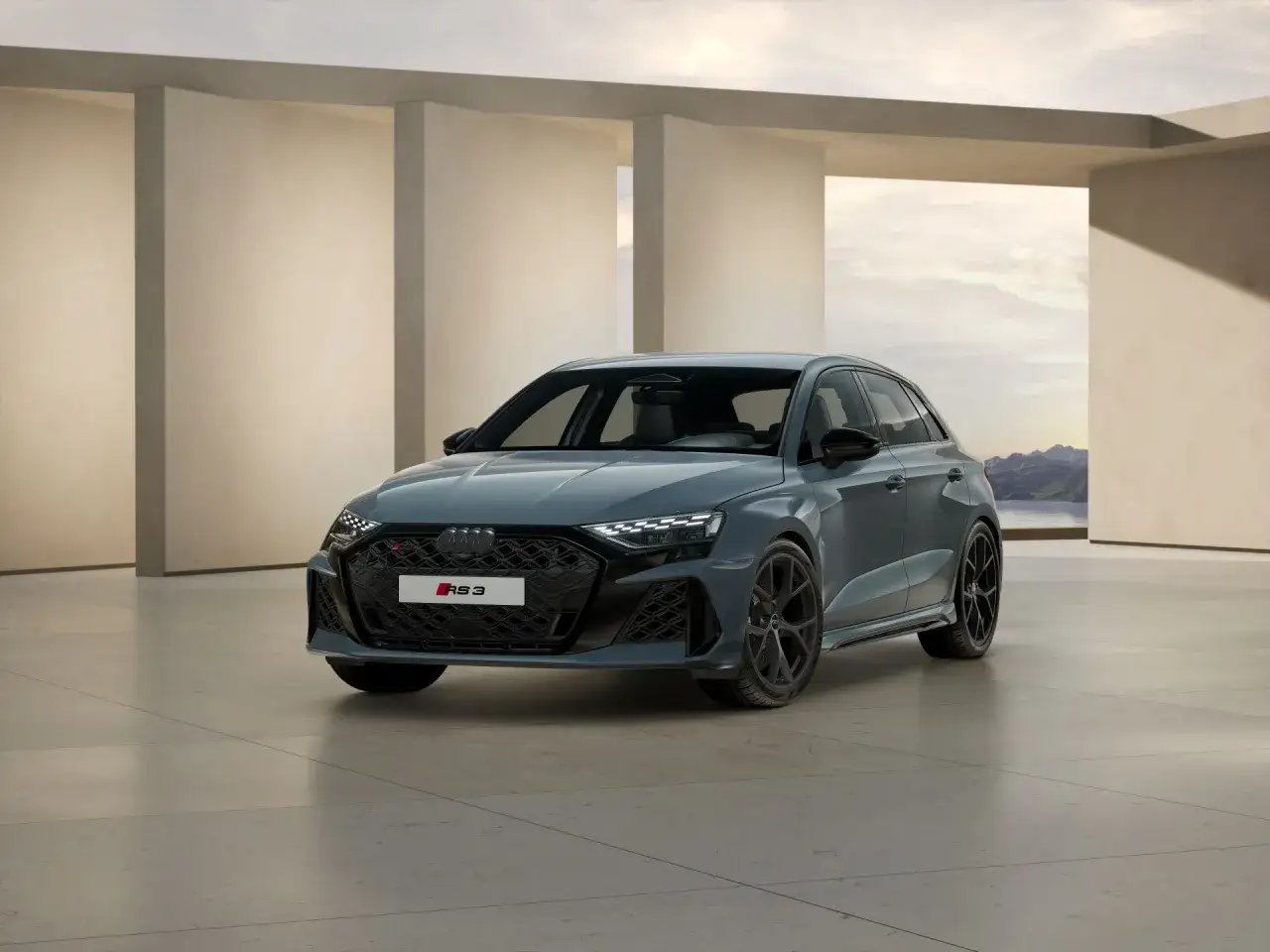 Szary Audi RS3 prezentuje się dynamicznie. Sprawdź aktualną audi rs3 cena i możliwości tego sportowego auta.