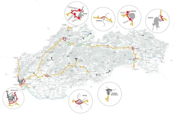 Mapa Słowacji z zaznaczonymi płatnymi autostradami i węzłami drogowymi. Widoczne są główne miasta jak Bratysława, Żylina, Koszyce.